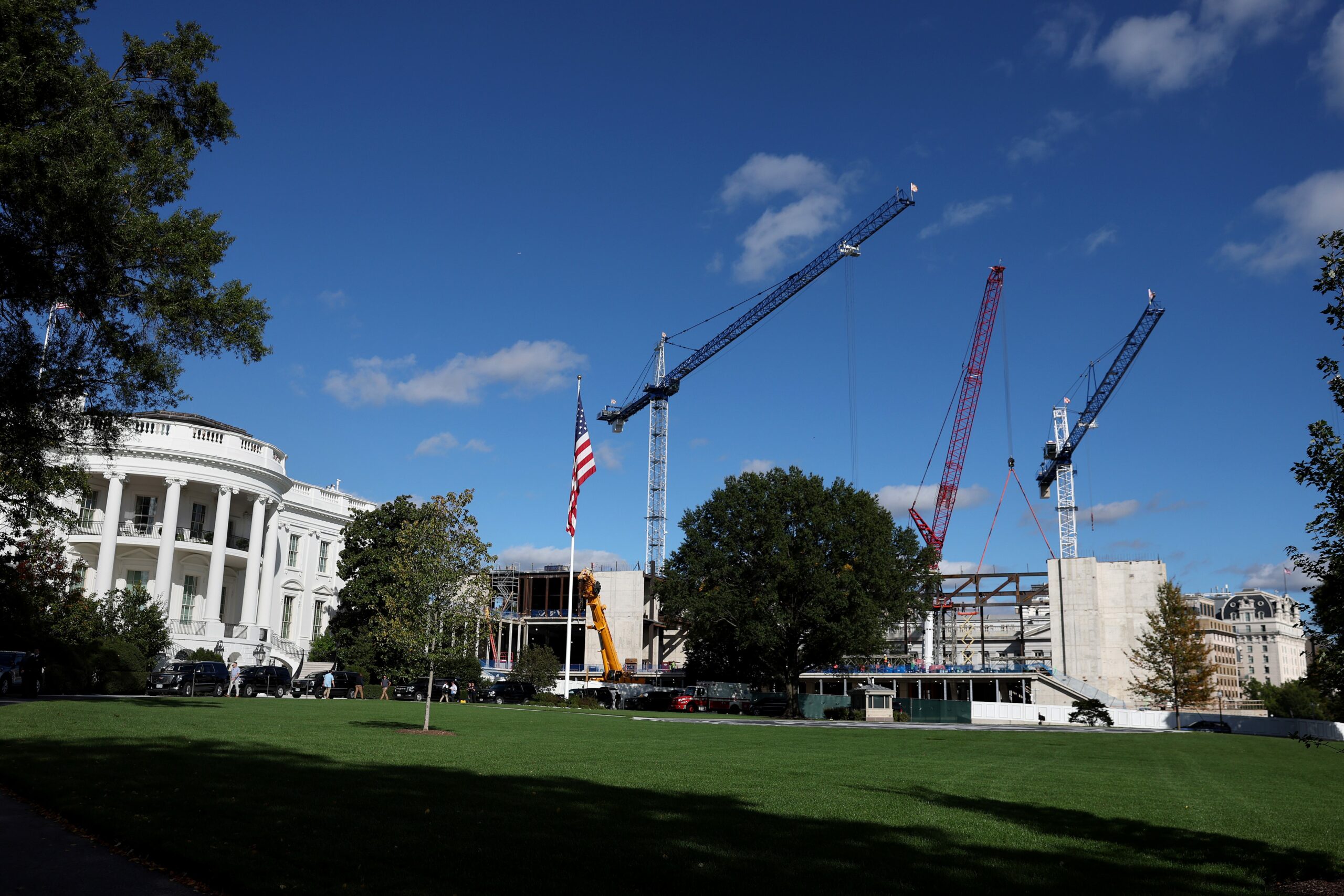 Unmasking the Shocking Donor List Behind Trump’s Controversial Ballroom – You Won’t Believe Who’s Funding It!