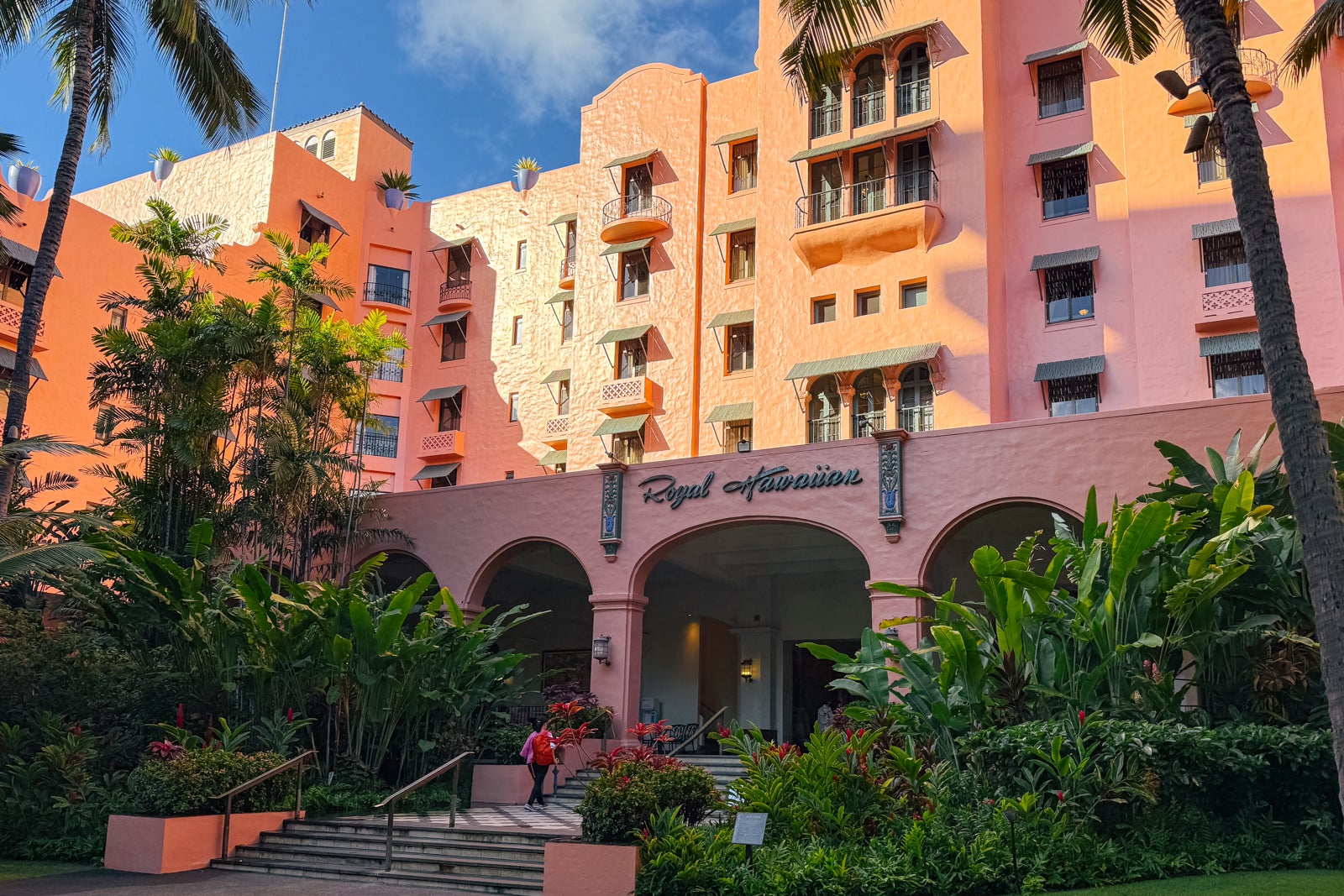 Waikiki’s ‘Pink Palace’ Turns 100—But This Jaw-Dropping Transformation Will Change Everything You Thought You Knew About Paradise!